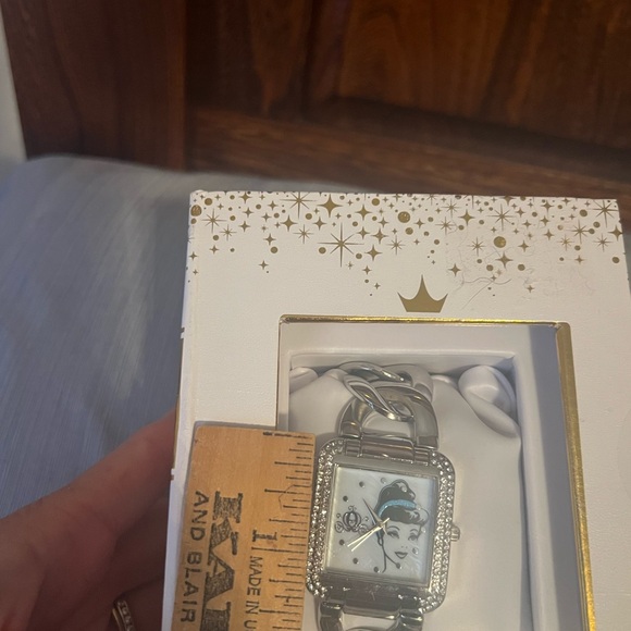Disney Princess Cinderella Watch, silver metal link band, new in gift box - Picture 4 of 7